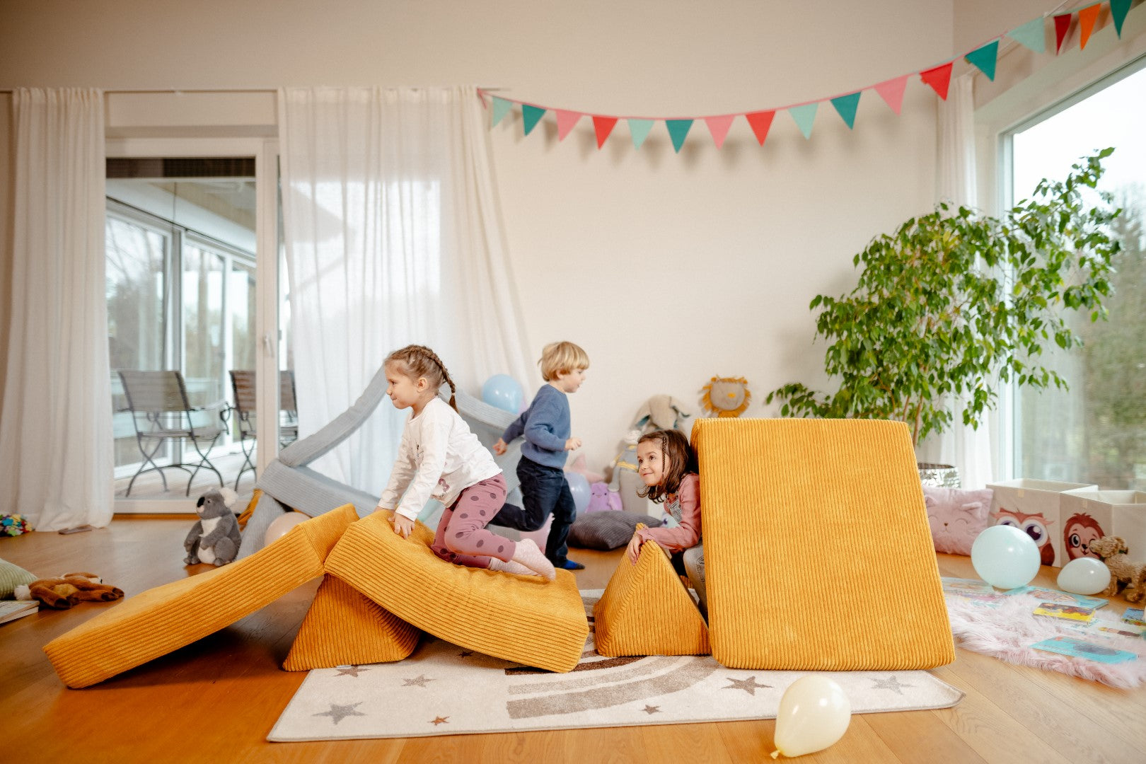 Wie ein Spielsofa die motorischen Fähigkeiten von Kindern fördert