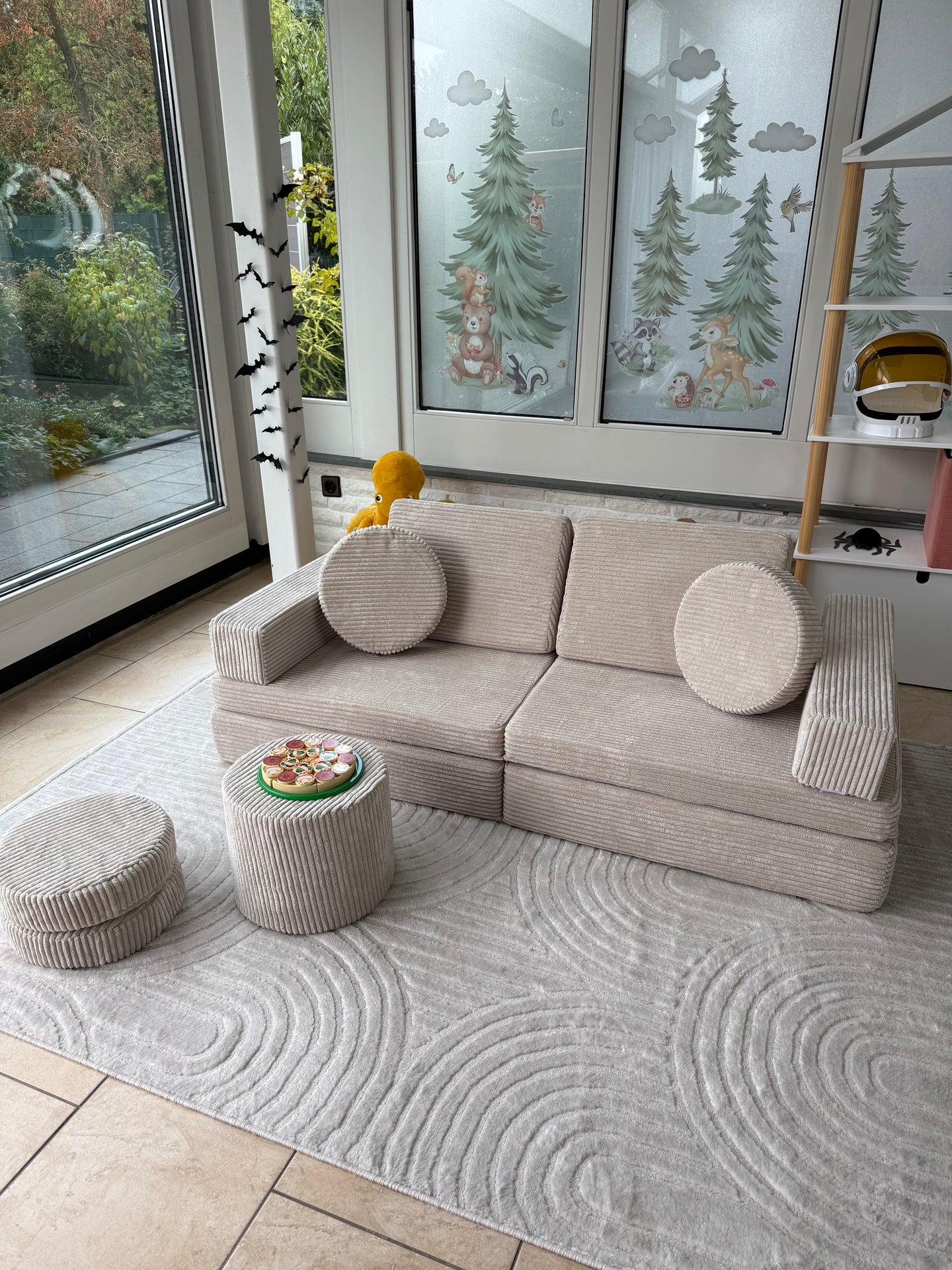 Cord Spielsofa + Pommes + Zaubersteine + Knuffelpouf