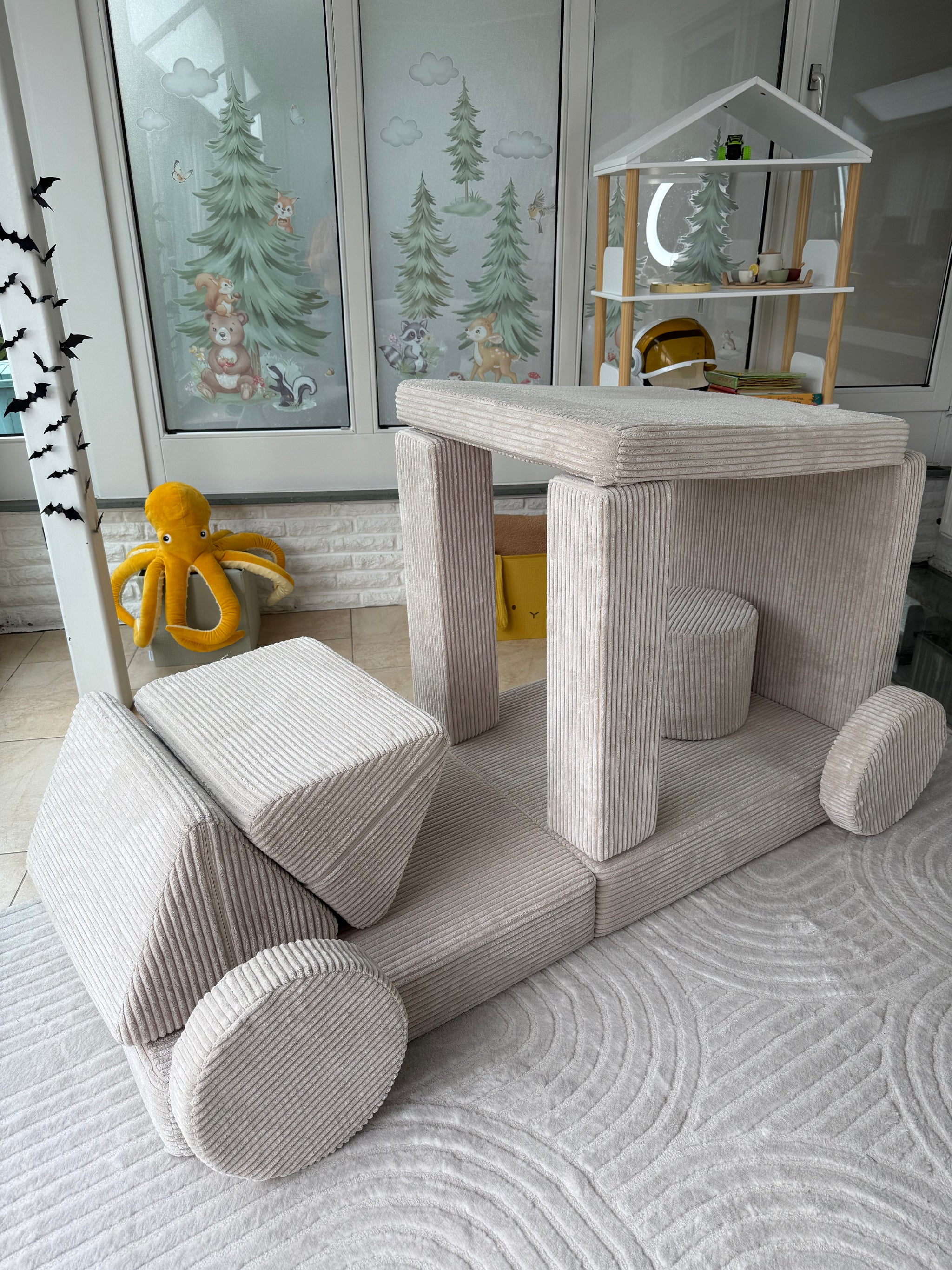 Chenille Spielsofa + Pommes + Zaubersteine + Knuffelpouf