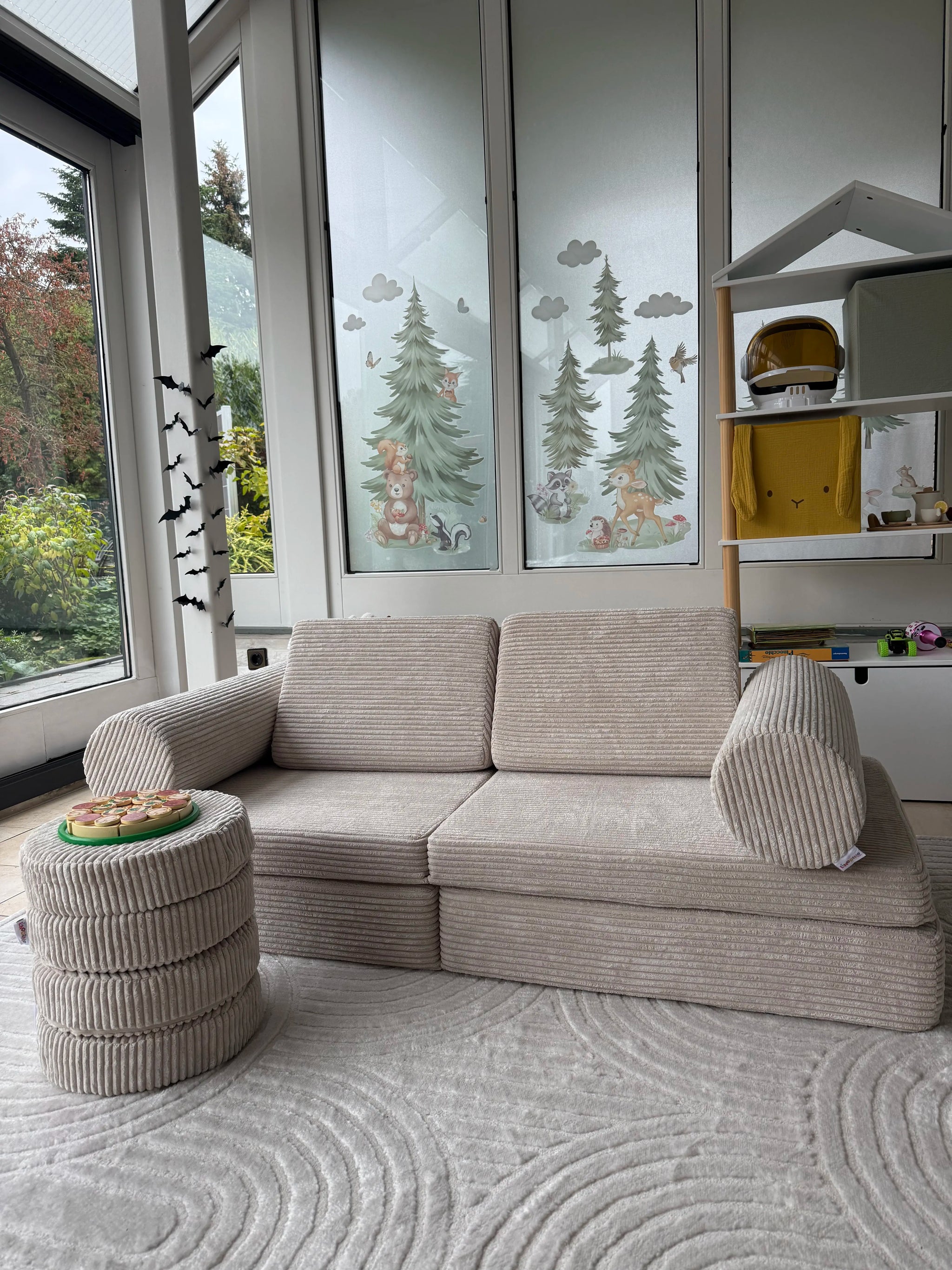 Chenlille Spielsofa + Kuschelrollen + Zaubersteine