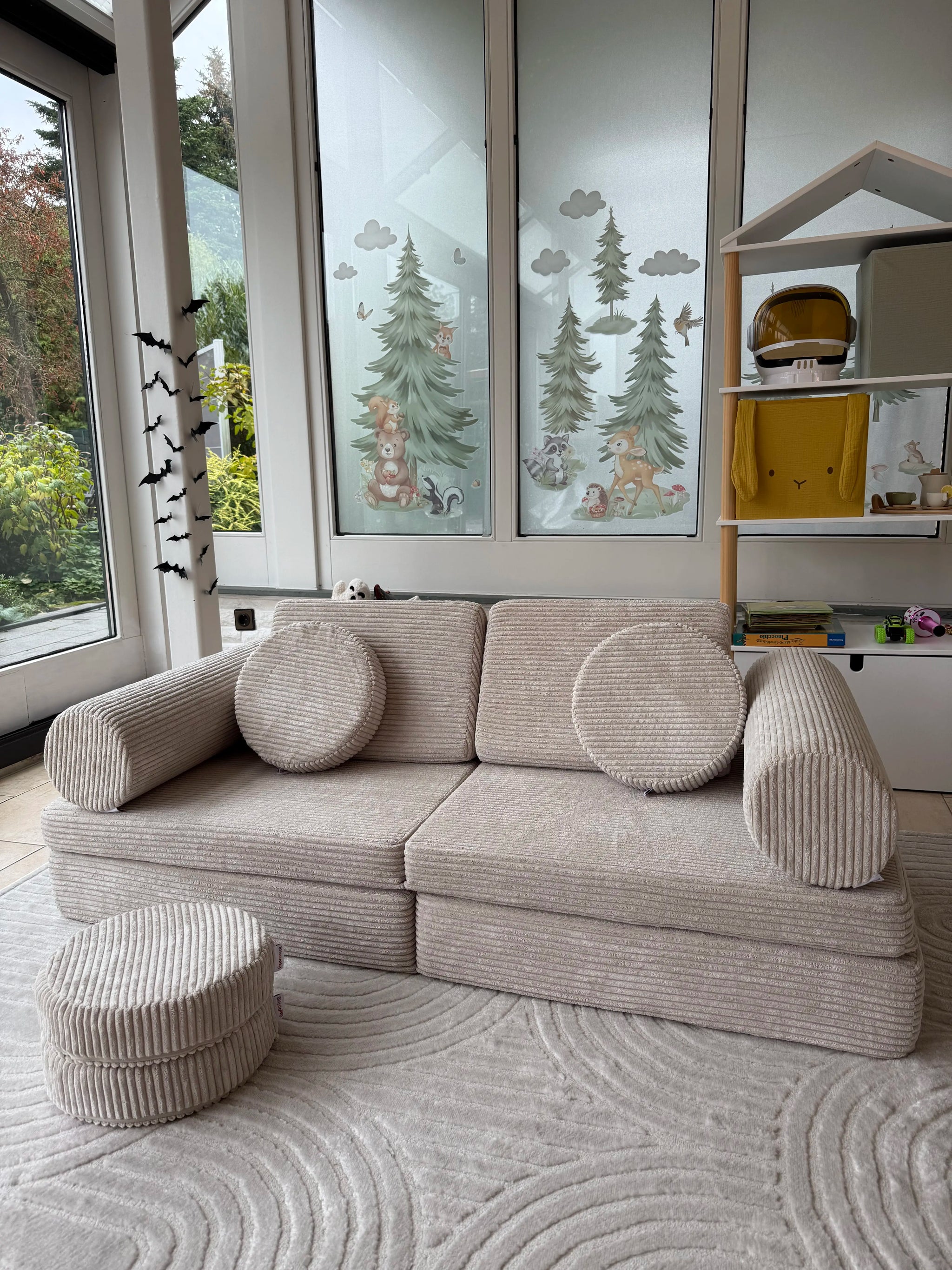 Chenlille Spielsofa + Kuschelrollen + Zaubersteine