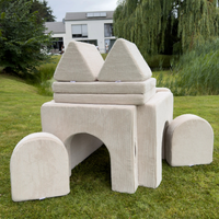Linodino Spielsofa Zauberburg Bundle: aufgebautes Spielhaus mit Turmdach und zwei Toren
